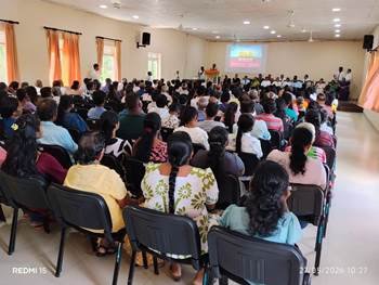 පොහොසත් රටක් ලස්සක ජීවිතයක්  හිමිකම නිදහස් දීමනා පත්‍ර  ලබා දීම 2027.06.27 දින අක්මීමන ප්‍රාදේශිය ලේකම් කාර්යාලීය නව ශ්‍රවණාගාරයේදී පැවැත්විණි. 