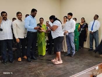 පොහොසත් රටක් ලස්සක ජීවිතයක්  හිමිකම නිදහස් දීමනා පත්‍ර  ලබා දීම 2027.06.27 දින අක්මීමන ප්‍රාදේශිය ලේකම් කාර්යාලීය නව ශ්‍රවණාගාරයේදී පැවැත්විණි. 
